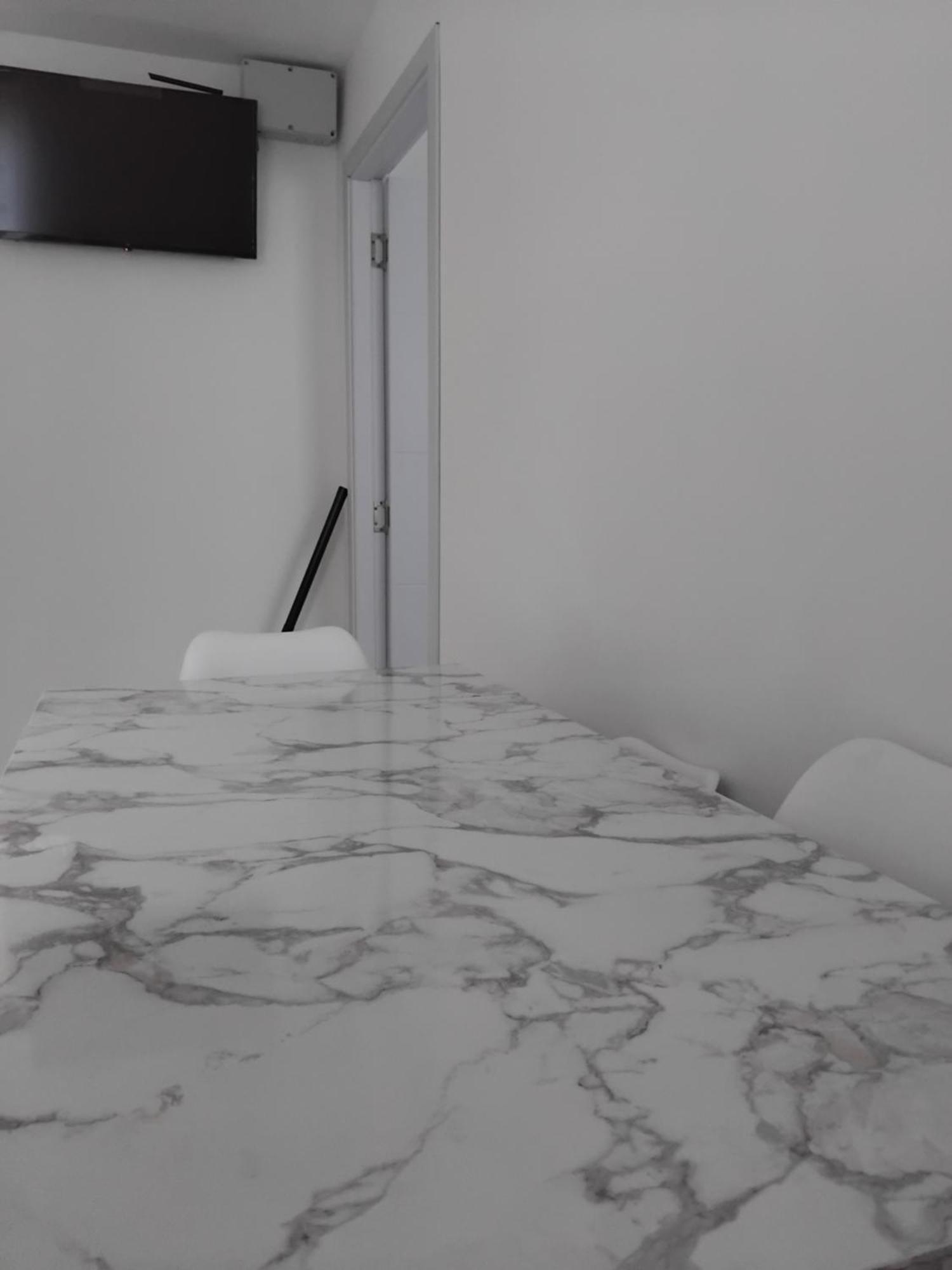 Apartament Rusu ネホイウ エクステリア 写真